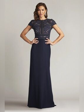 TADASHI SHOJI - FITTED LONG FLORAL LACE FORMAL EVENING DRESS